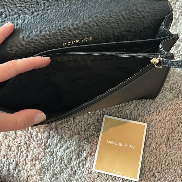 SOLD! Micheal Kor’s Crossbody - Picture 6 of 10